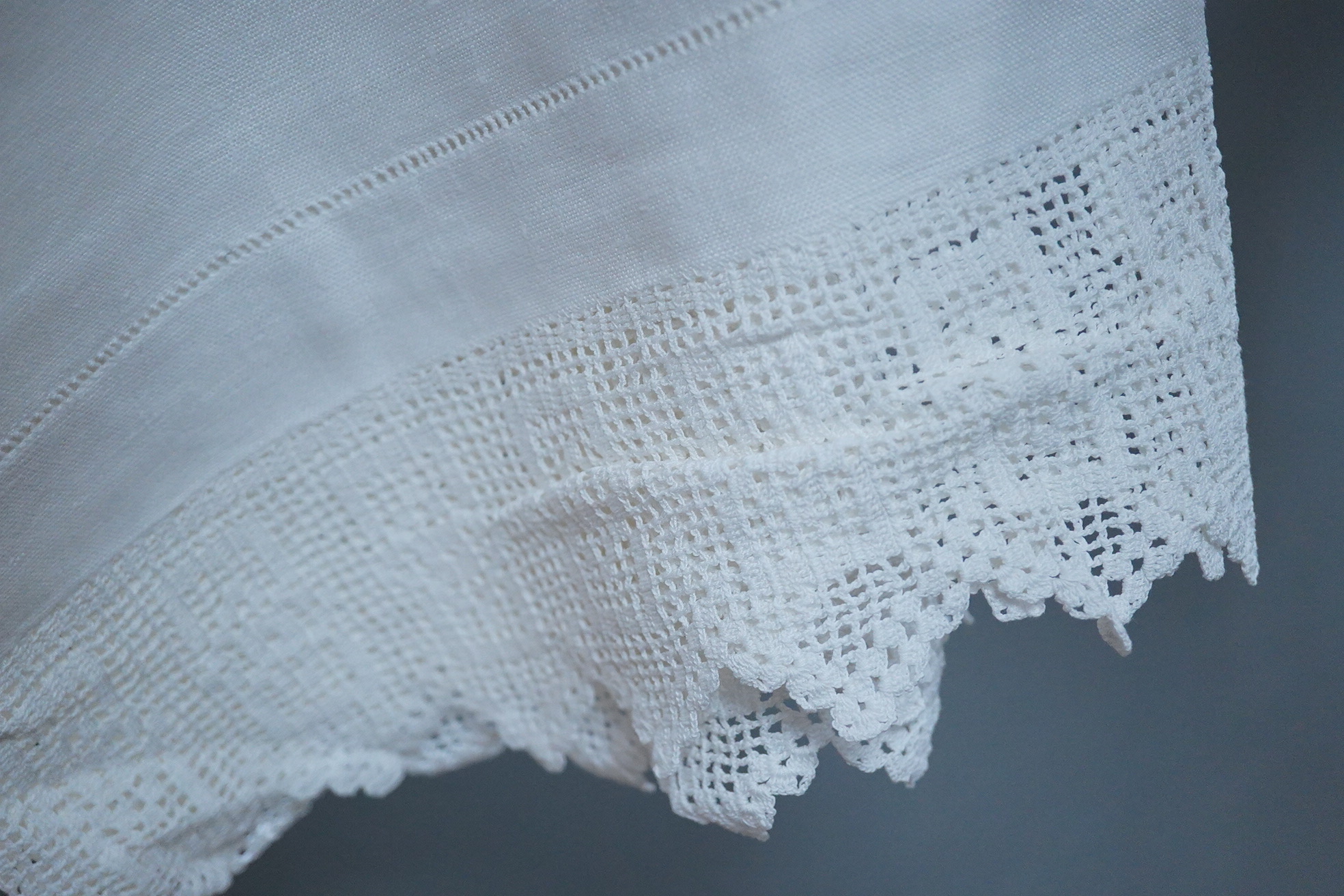 An ornate pineapple linen table cloth - 220cm x 190cm and a similar tea cosy, together with a collection of crochet edged, embroidered and cutwork table linens.